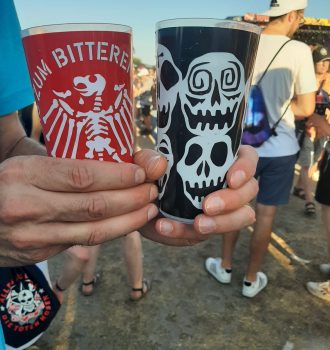 2 Becher der Band Die Toten Hosen