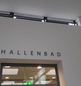 Eingang eines Hallenbades