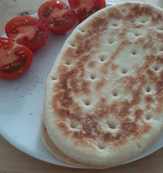 Brot mit Tomaten